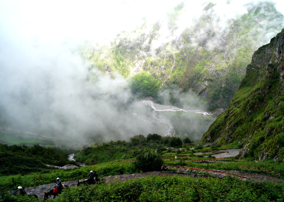 hemkund sahib trek location