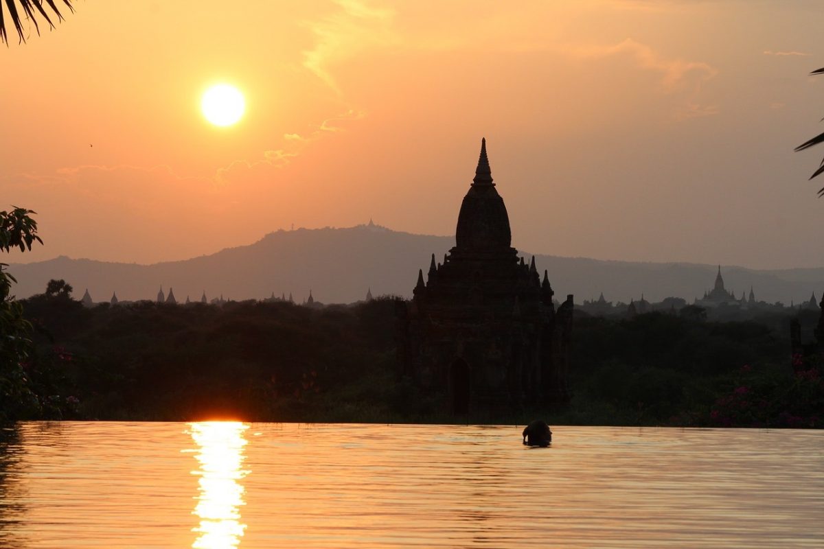 Bagan sunset on Irrawaddy