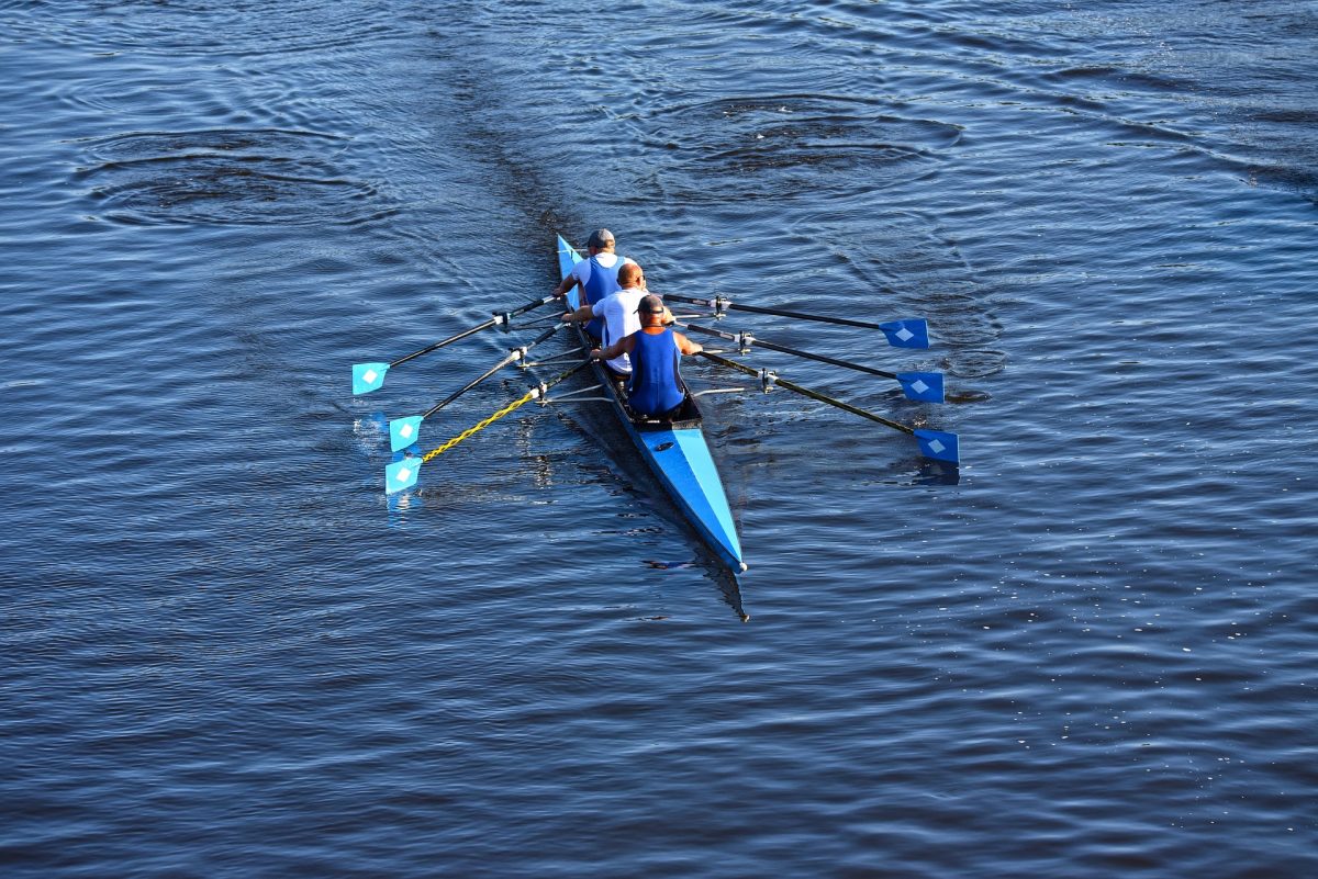 difference between kayak and Canoe