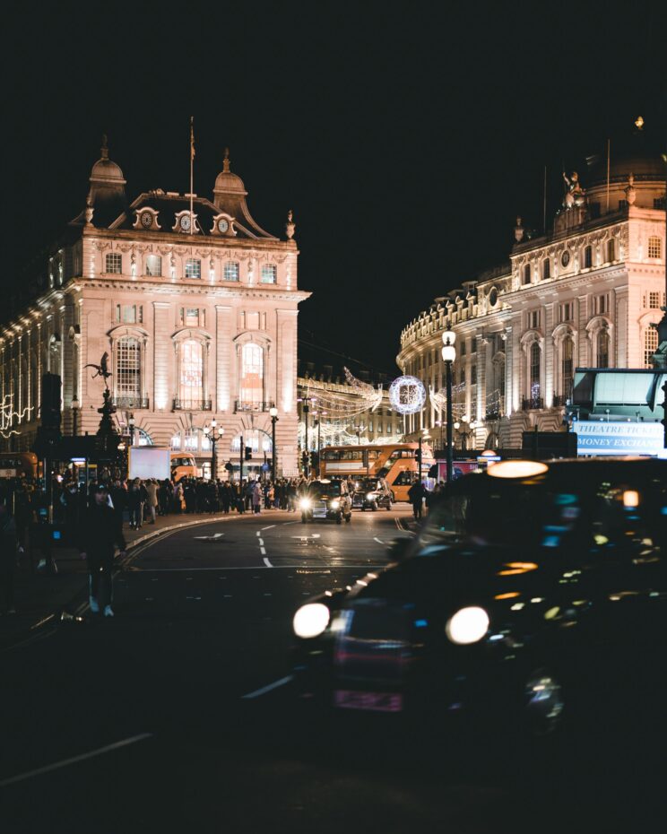 pics of london at night