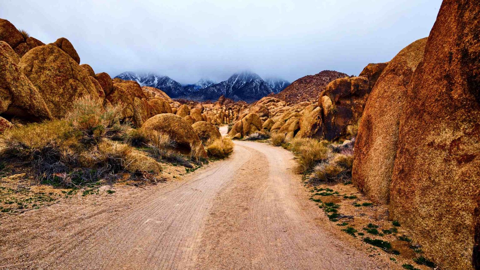 Alabama Hills Camping California - The Best Guide For a Weekend Trip