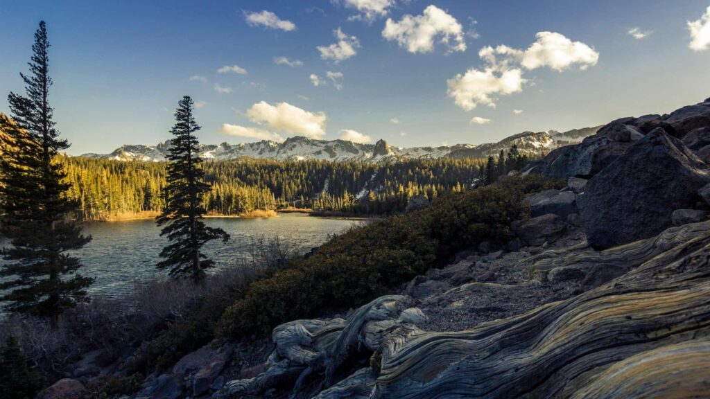 best lakes in Mammoth Lakes