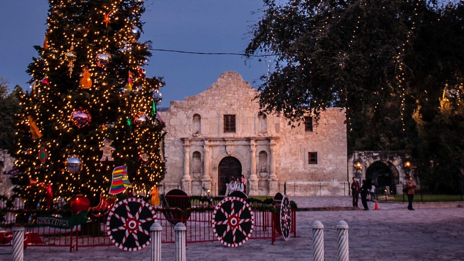 25 Christmas Towns In Texas For a Hallmark Like Winter Holiday