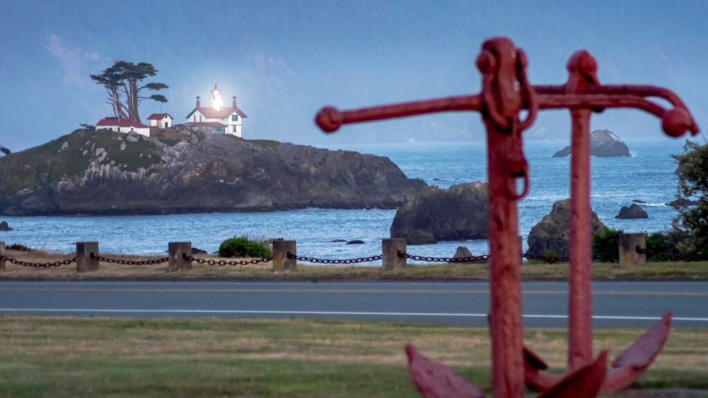 how many lighthouses in California
